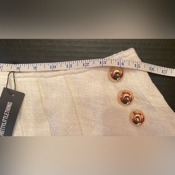 NWT PrettyLittleThing Cream Pleated Faux Textured Boucle Mini Skirt Size 4 - Picture 7 of 9